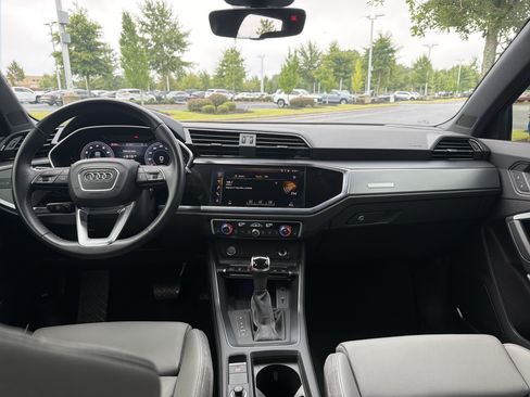 Used 2020 Audi Q3 2.0T Prestige w/ Prestige Package AWD/4WD image 29