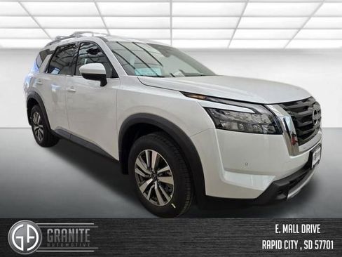 New 2025 Nissan Pathfinder SL image 7