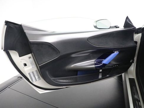 Used 2023 Ferrari SF90 Stradale image 6