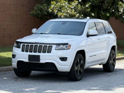 Used 2015 Jeep Grand Cherokee Altitude image 2