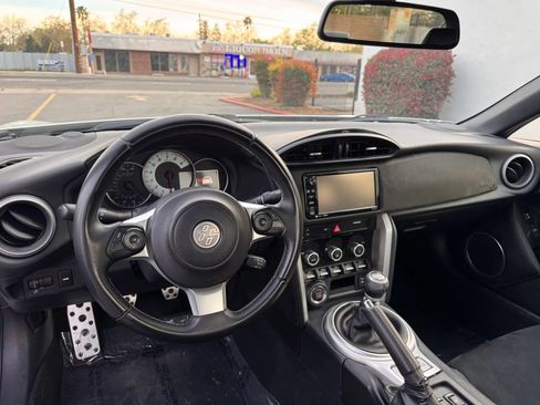 Used 2018 Toyota 86 RWD image 17