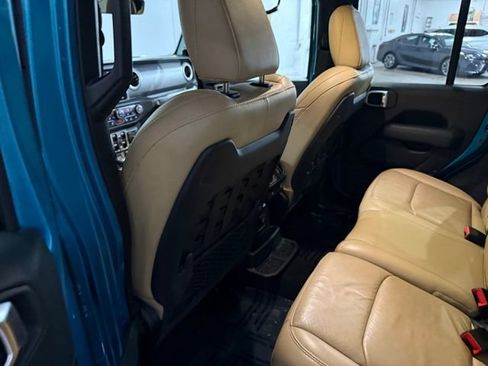 Used 2019 Jeep Wrangler Unlimited Rubicon w/ Dual Top Group AWD/4WD image 30