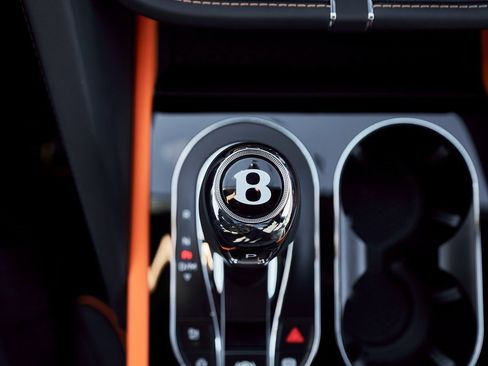 Used 2025 Bentley Bentayga image 69