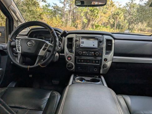 Used 2018 Nissan Titan PRO-4X w/ Pro-4x Convenience Package image 15