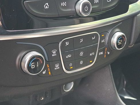 Used 2023 Chevrolet Traverse LT AWD/4WD image 16