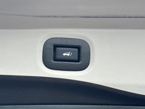 Used 2018 Nissan Rogue SL FWD image 12