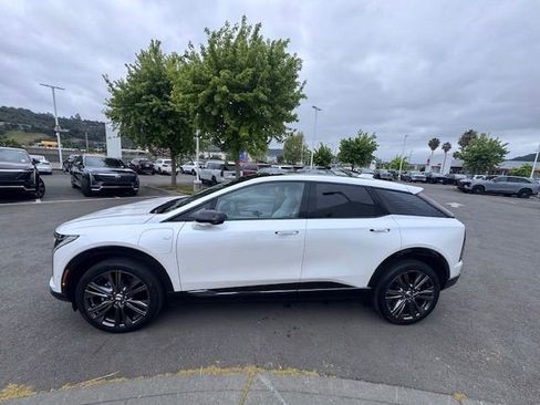 Certified 2025 Cadillac Optiq Sport 2 AWD/4WD image 5