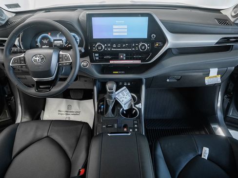New 2026 Toyota Highlander Platinum AWD/4WD image 21