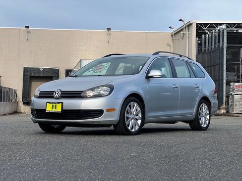 Used 2012 Volkswagen Jetta SportWagen FWD image 1
