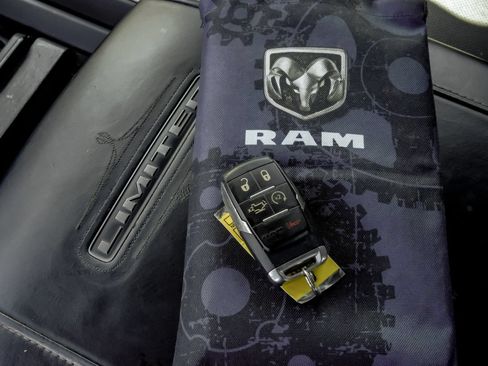 Used 2024 RAM 3500 Limited AWD/4WD image 59