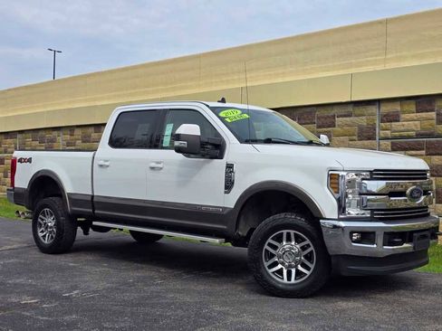 Used 2019 Ford F250 Lariat w/ Lariat Value Package image 3