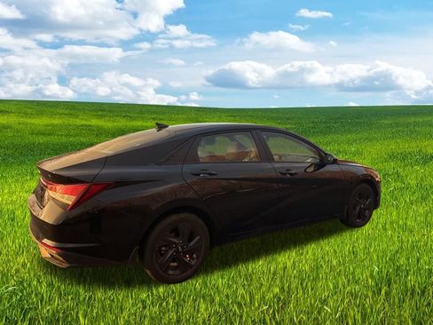 Used 2023 Hyundai Elantra SEL image 38