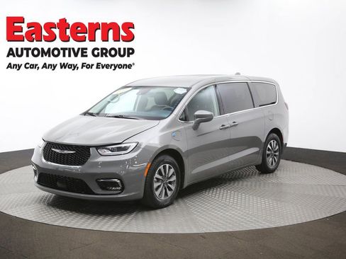 Used 2022 Chrysler Pacifica Touring-L FWD image 56