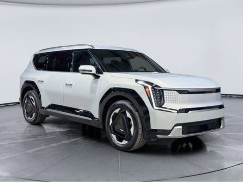 Used 2024 Kia EV9 Land image 4