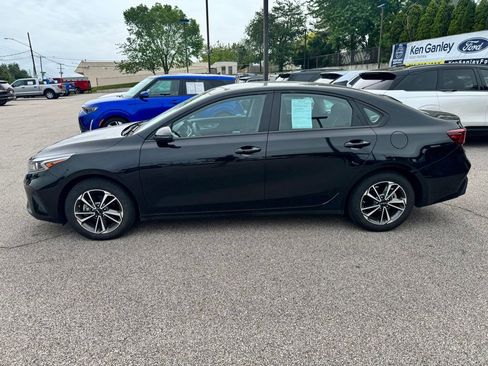 Used 2023 Kia Forte LXS w/ LXS Technology Package FWD image 2