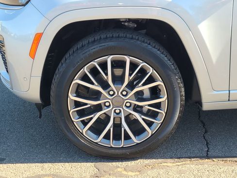New 2026 Jeep Grand Cherokee L Summit w/ Advanced Protech Group IV AWD/4WD image 16