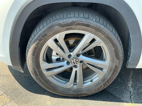 Used 2024 Volkswagen Atlas Cross Sport SEL R-Line image 9