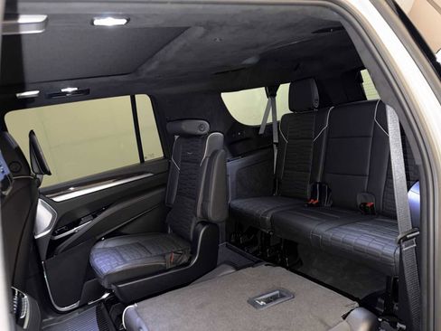 Used 2025 Cadillac Escalade ESV Sport Platinum w/ LPO, ONYX Package image 17