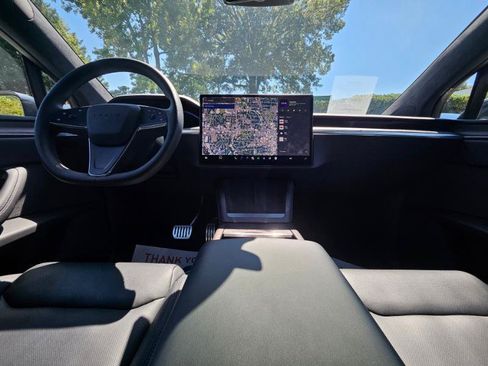 Used 2024 Tesla Model X AWD/4WD image 39
