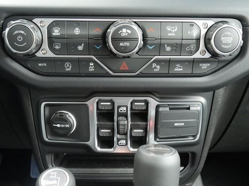 New 2025 Jeep Gladiator High Tide image 22