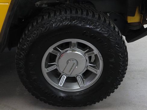 Used 2005 HUMMER H2 SUT w/ Preferred Equipment Group image 21