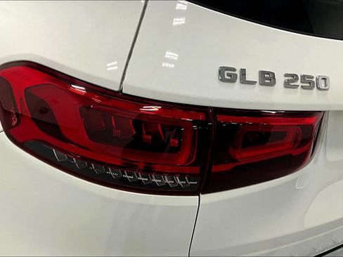 Used 2022 Mercedes-Benz GLB 250 image 40