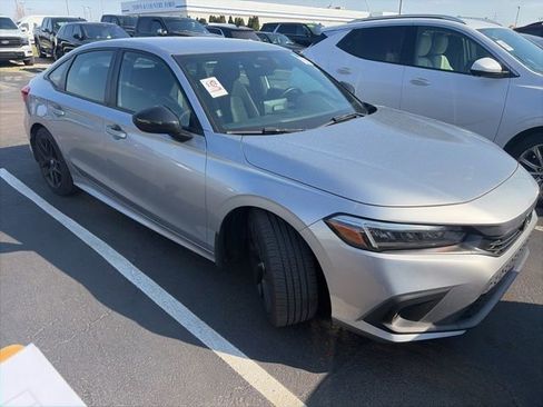 Used 2023 Honda Civic Sport image 1