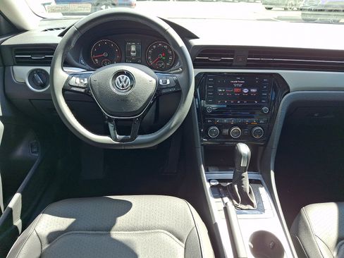 Used 2021 Volkswagen Passat 2.0T SE FWD image 11