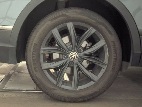 Used 2023 Volkswagen Tiguan SE image 30