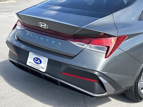Used 2024 Hyundai Elantra SE FWD image 12