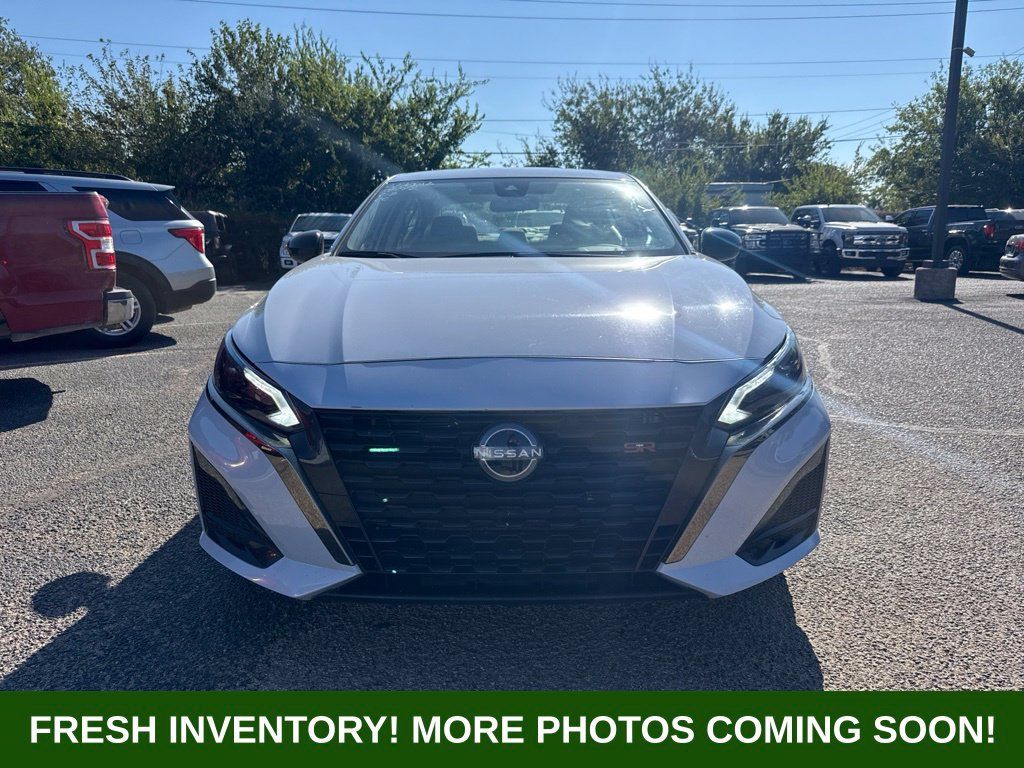 Used 2024 Nissan Altima 2.5 SR FWD image 7