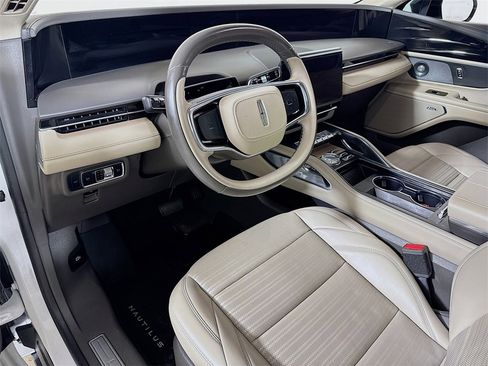 Used 2024 Lincoln Nautilus Reserve w/ Equipment Group 202A image 7