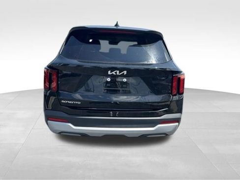 Certified 2024 Kia Sorento LX FWD image 7
