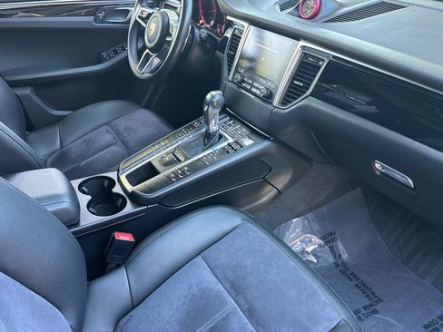 Used 2018 Porsche Macan AWD/4WD image 34