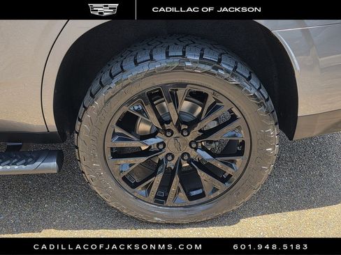 Used 2021 Chevrolet Tahoe Z71 w/ Luxury Package AWD/4WD image 28