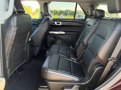Used 2023 Ford Explorer XLT w/ Equipment Group 202A AWD/4WD image 30