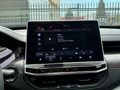 Used 2025 Jeep Compass Trailhawk image 21