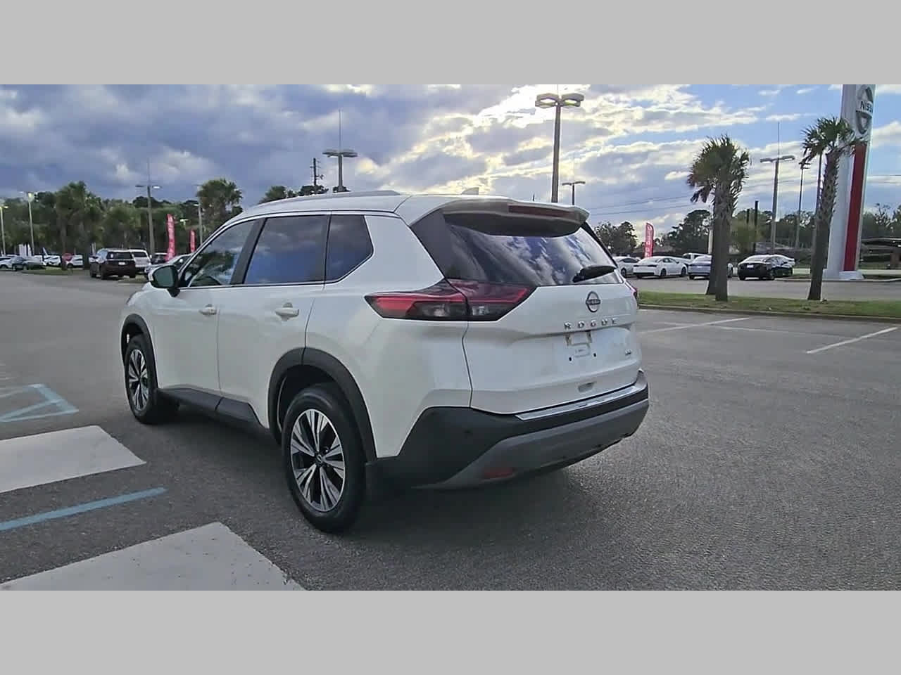 Used 2023 Nissan Rogue SV w/ SV Premium B Package FWD image 30