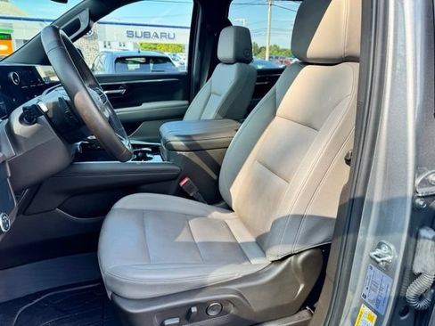 Used 2025 Chevrolet Suburban Z71 w/ Comfort Package AWD/4WD image 26