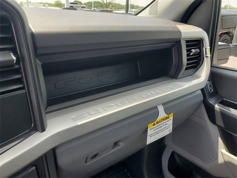 New 2025 Ford F450 XL w/ XL Chrome Package image 31