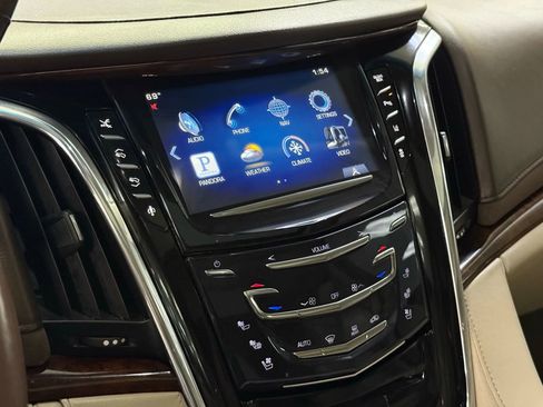 Used 2015 Cadillac Escalade Premium image 29