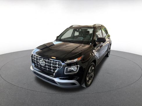 Used 2025 Hyundai Venue SEL FWD image 2