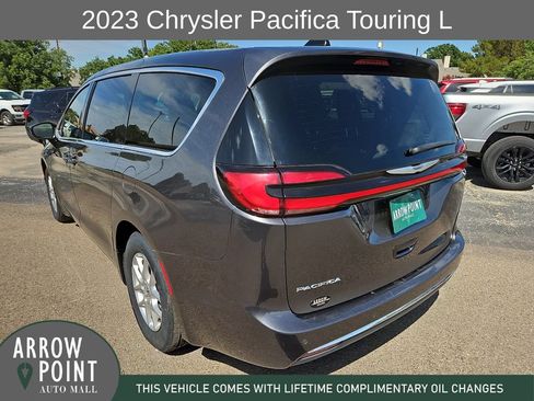 Used 2023 Chrysler Pacifica Touring-L FWD image 9
