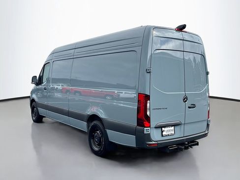Used 2024 Mercedes-Benz Sprinter 2500 image 8