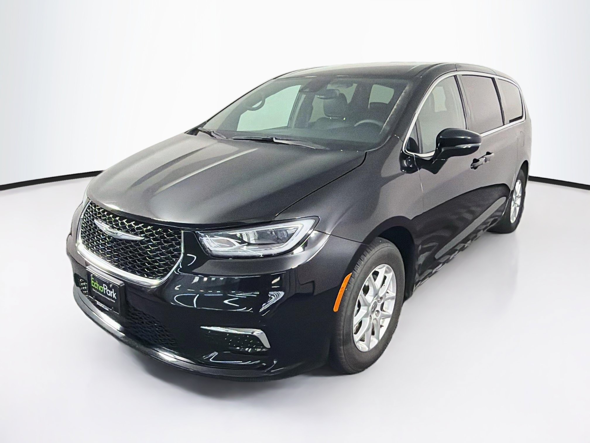 Used 2025 Chrysler Pacifica Select FWD image 3
