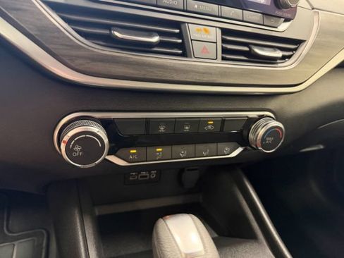 Used 2025 Nissan Altima 2.5 SV FWD image 16