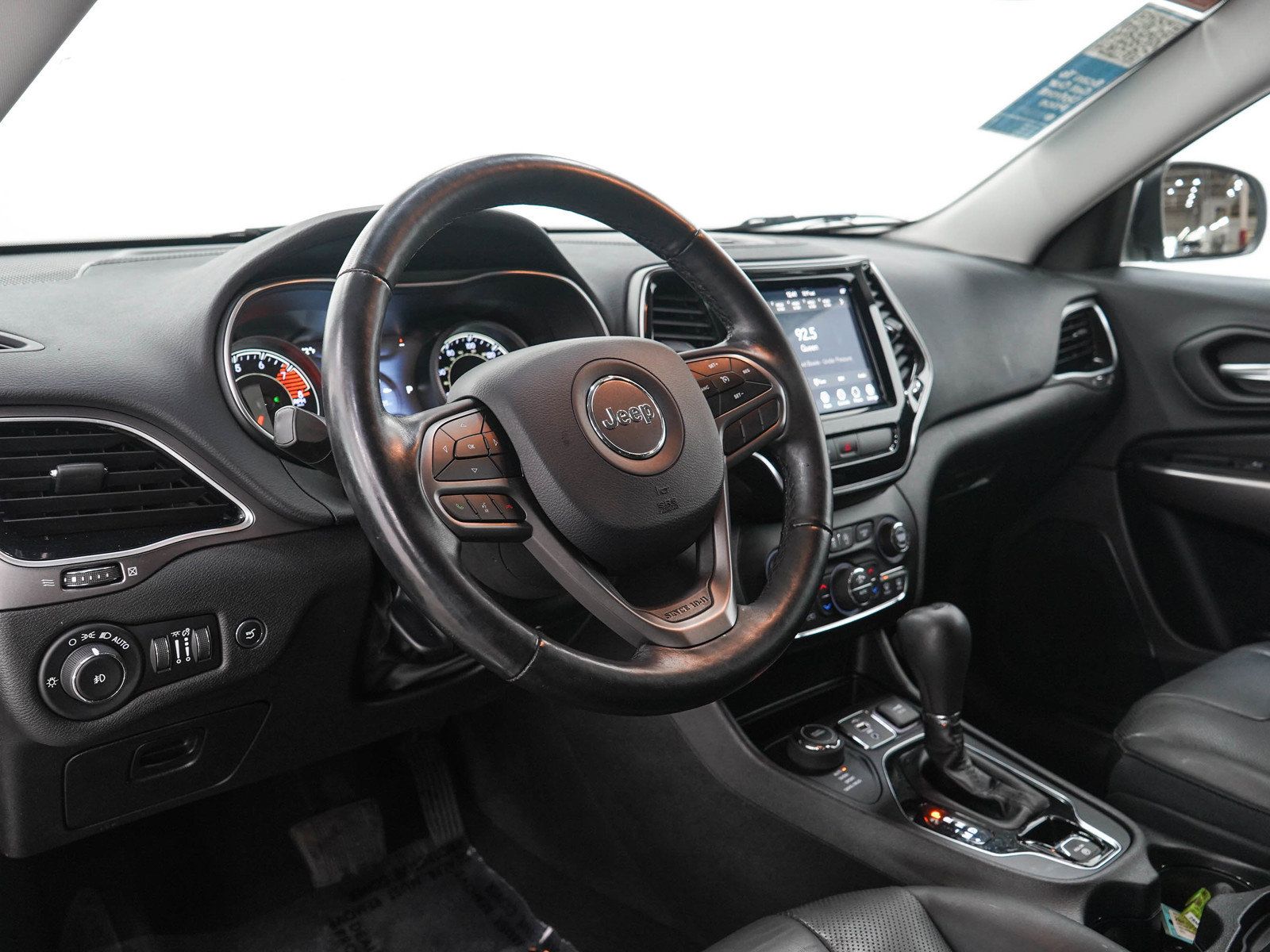 Used 2019 Jeep Cherokee Limited w/ Trailer Tow Group AWD/4WD image 25