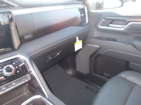 New 2026 GMC Sierra 2500 Denali w/ Denali Reserve Package image 16