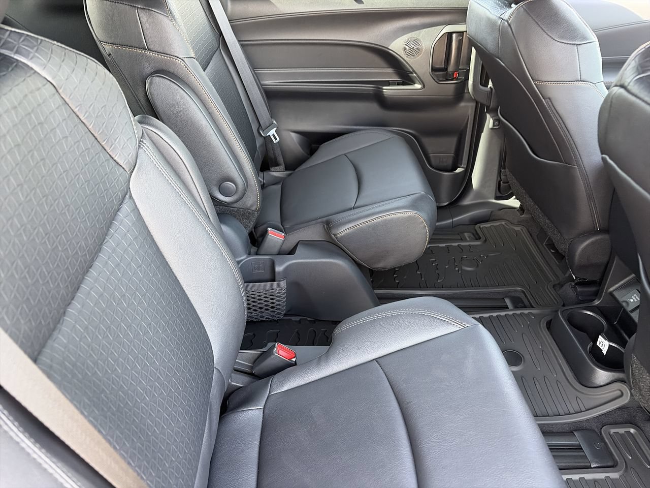New 2026 Toyota Sienna XLE Woodland Edition AWD/4WD image 22