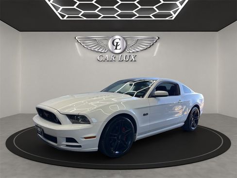 Used 2013 Ford Mustang GT image 2